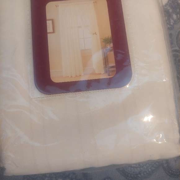 NWT Vintage Sheer Window Panels (4) in Creamy White Color - Picture 2 of 4